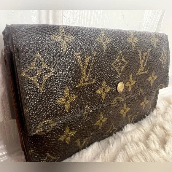 LOUIS VUITTON MONOGRAM PORTE TRESOR INTERNATIONAL WALLET - Picture 3 of 15